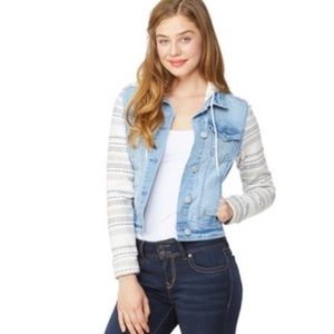 Knitted sleeve and hooded jean jacket